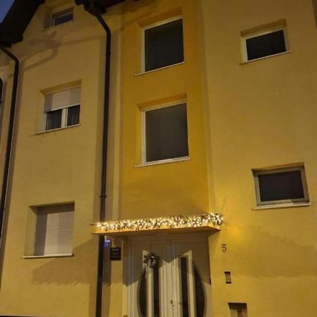 Apartment Lily Near Zagreb Airport Velika Gorica Esterno foto