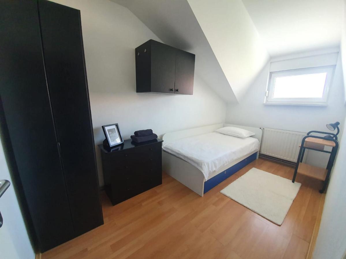 Apartment Lily Near Zagreb Airport Velika Gorica Esterno foto